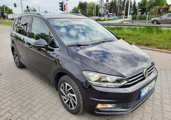 Volkswagen Touran cena 56900 przebieg: 185691, rok produkcji 2016 z Wadowice małe 667